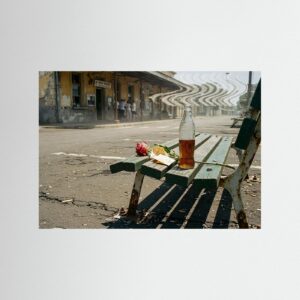 Fine-Art Fotografie: Brennender Asphalt und kalte Limo – Hochwertiger Kunstdruck