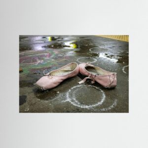 Leinwandbild: Abgenutzte Träume auf kaltem Beton – Kunstwerk für modernes Wohnen