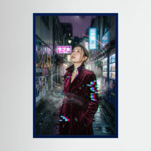 Fine-Art Fotografie: Neonfarbene Hingabe im Cyberregen – Hochwertiger Kunstdruck