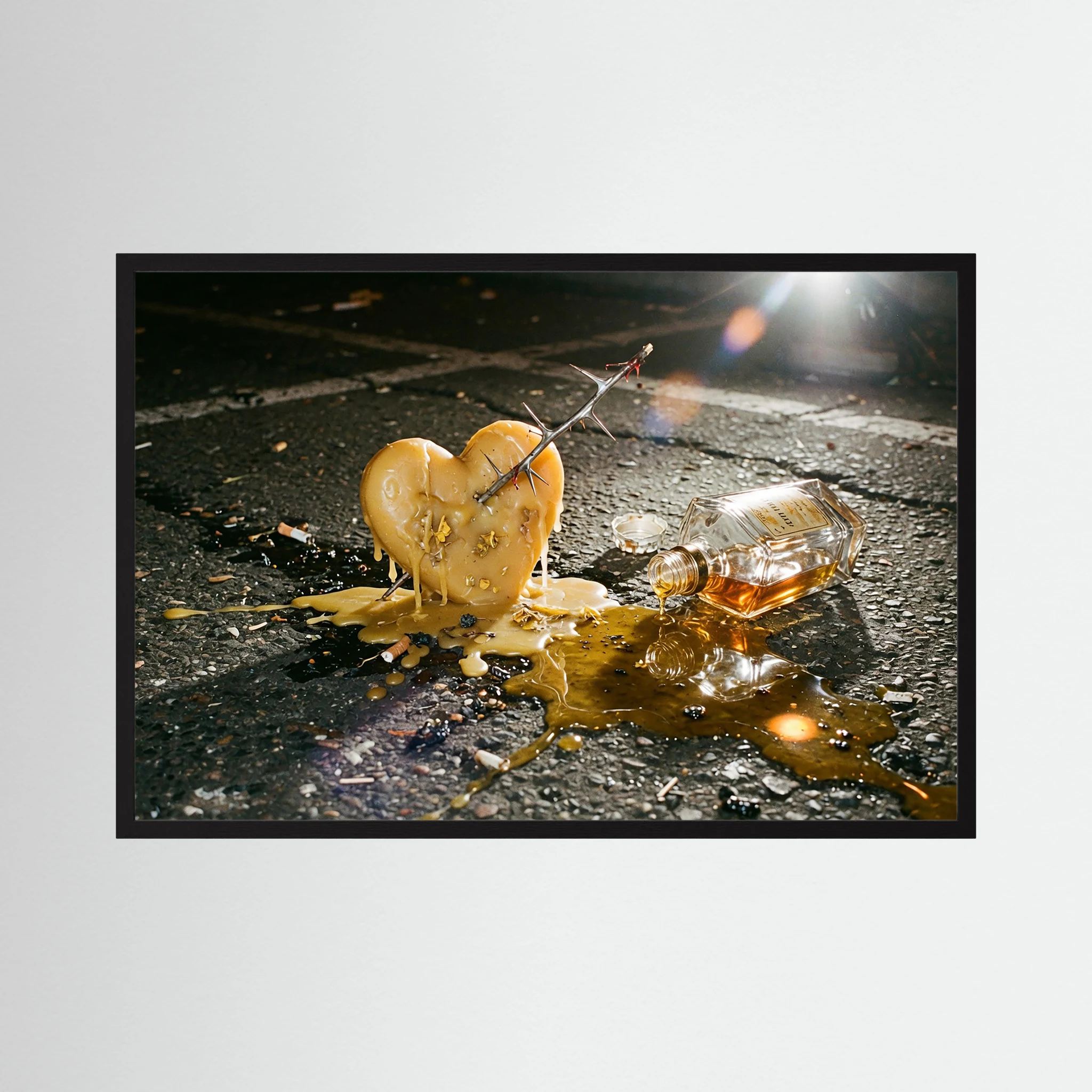 Fotografie Verflüssigtes Bienenwachs auf Asphalt - Raumansicht und Details