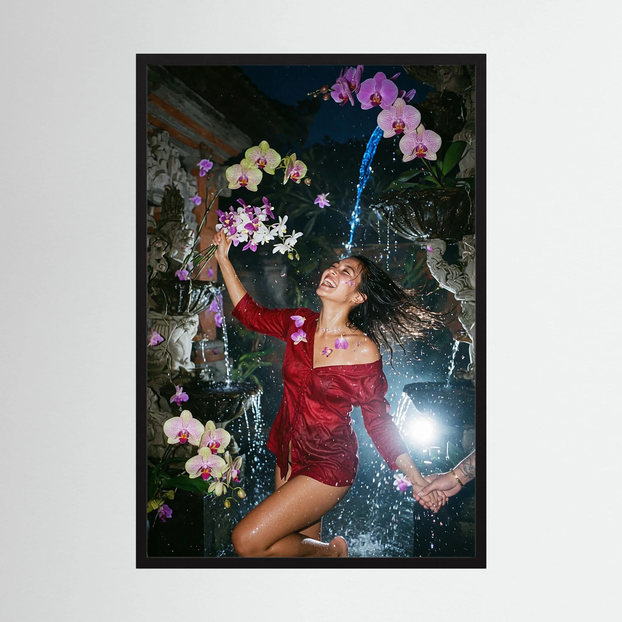 Fine-Art Fotografie: Neon-Orchideen im balinesischen Fiebertraum – Hochwertiger Kunstdruck
